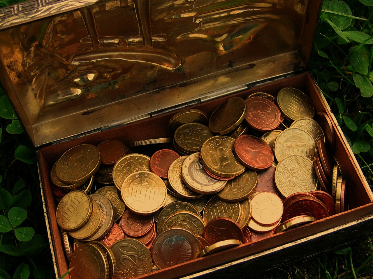 How to build a cash war chest when money is tight - a chest filled with coins