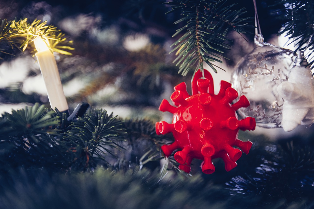 Business Update – 23 December 2021 - A Coronavirus-shaped ornament on a Christmas tree